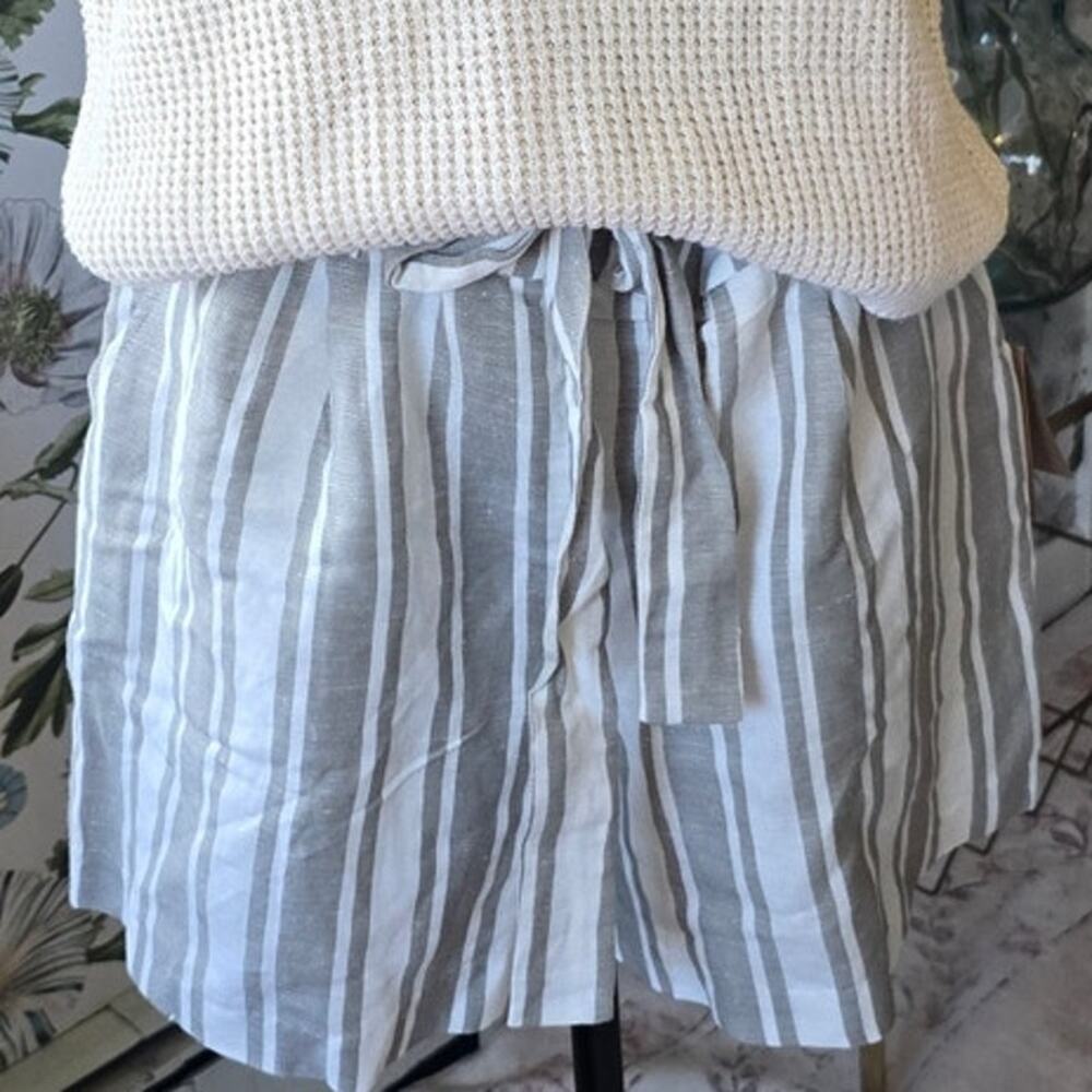 NWT Carolina Belle  Montreal Paperback Waist Shorts Size Medium - Linen Blend